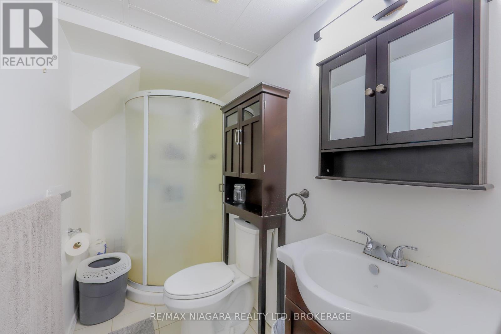 Photo 28 of 18 Roxborough Court, St Catharines ON