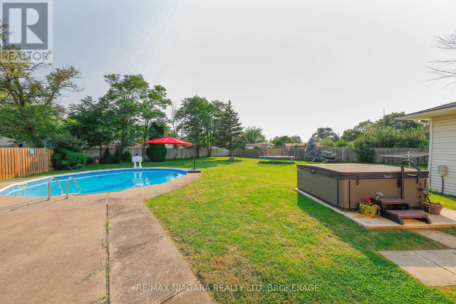 Photo 33 of 18 Roxborough Court, St Catharines ON