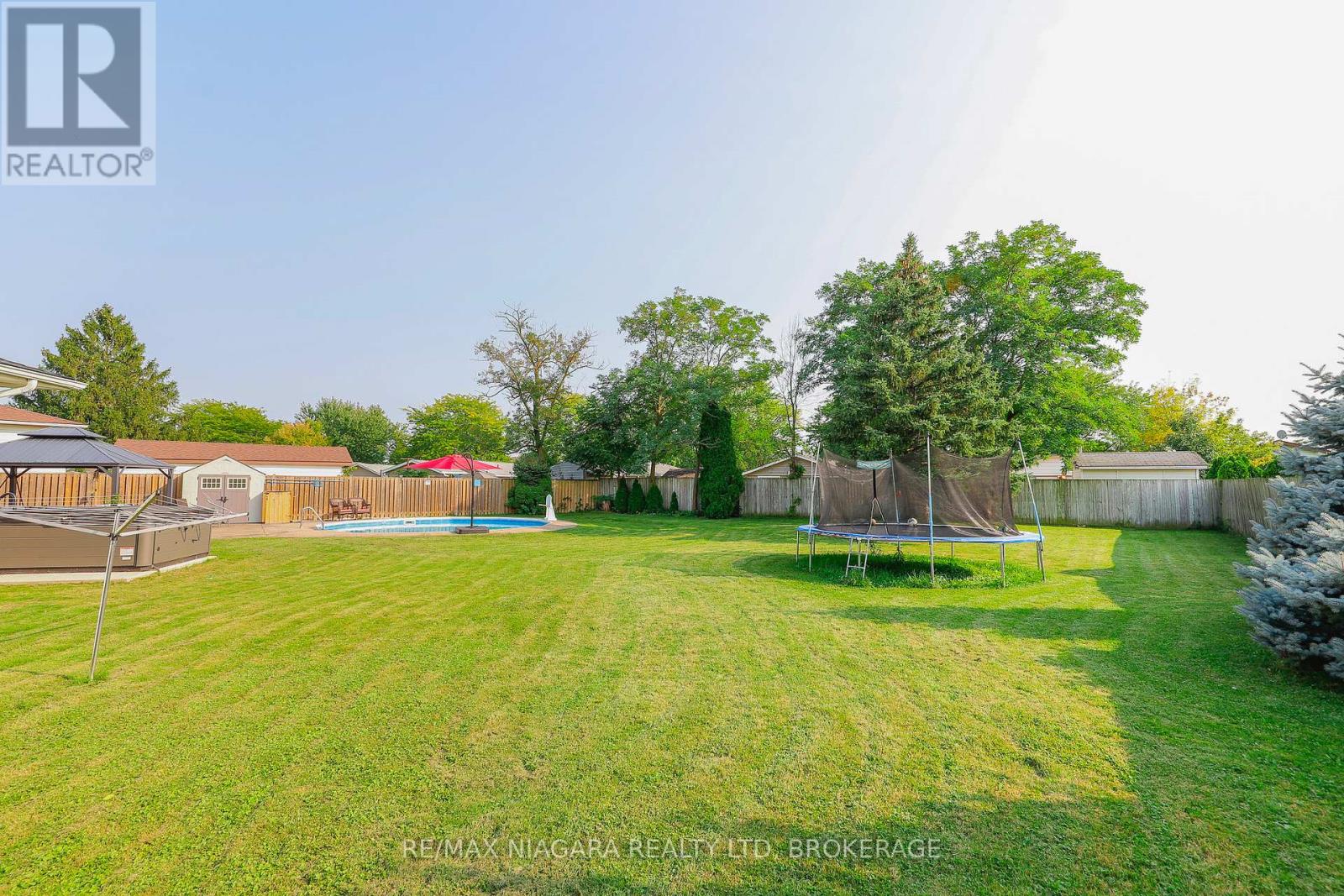 Photo 38 of 18 Roxborough Court, St Catharines ON