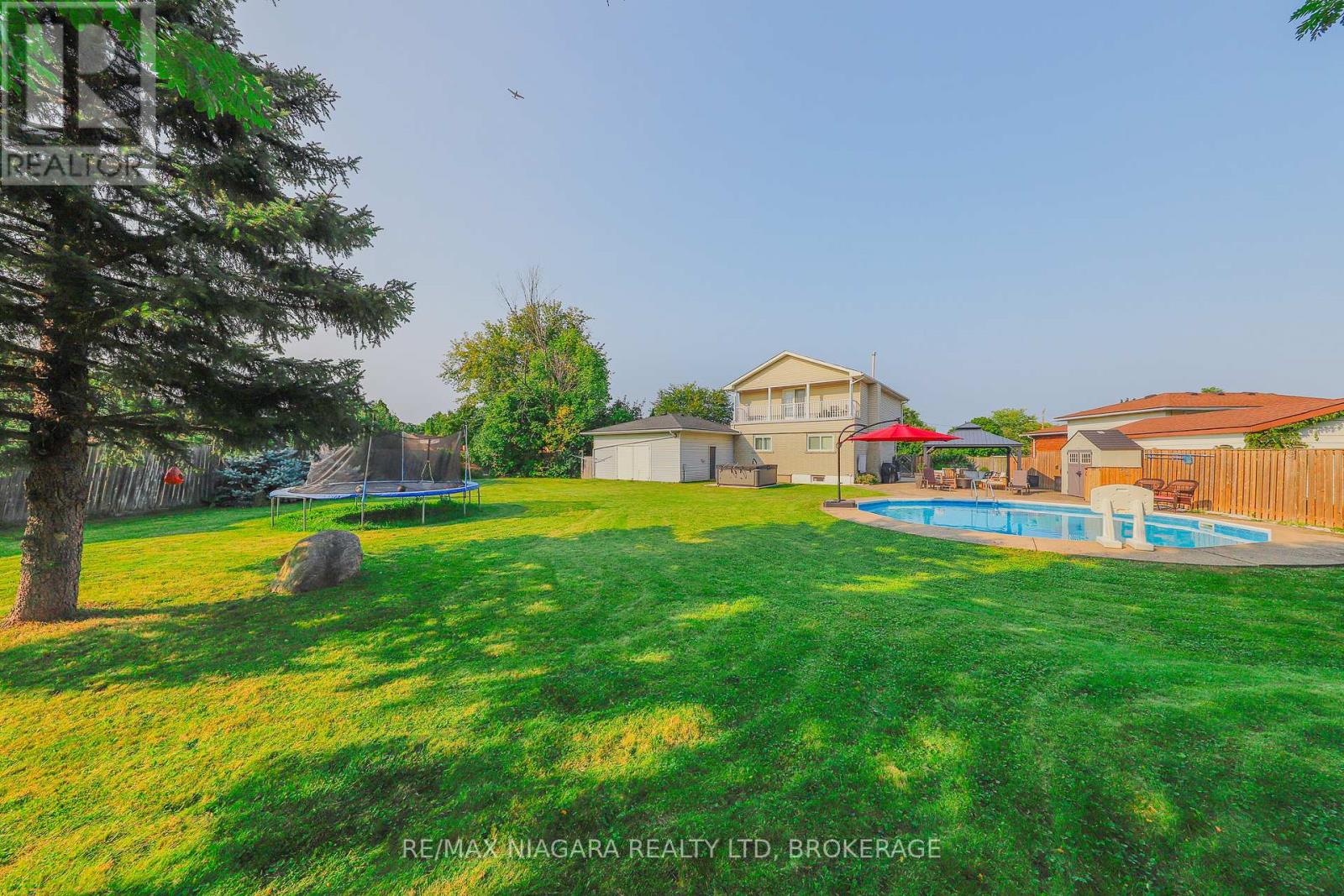 Photo 40 of 18 Roxborough Court, St Catharines ON