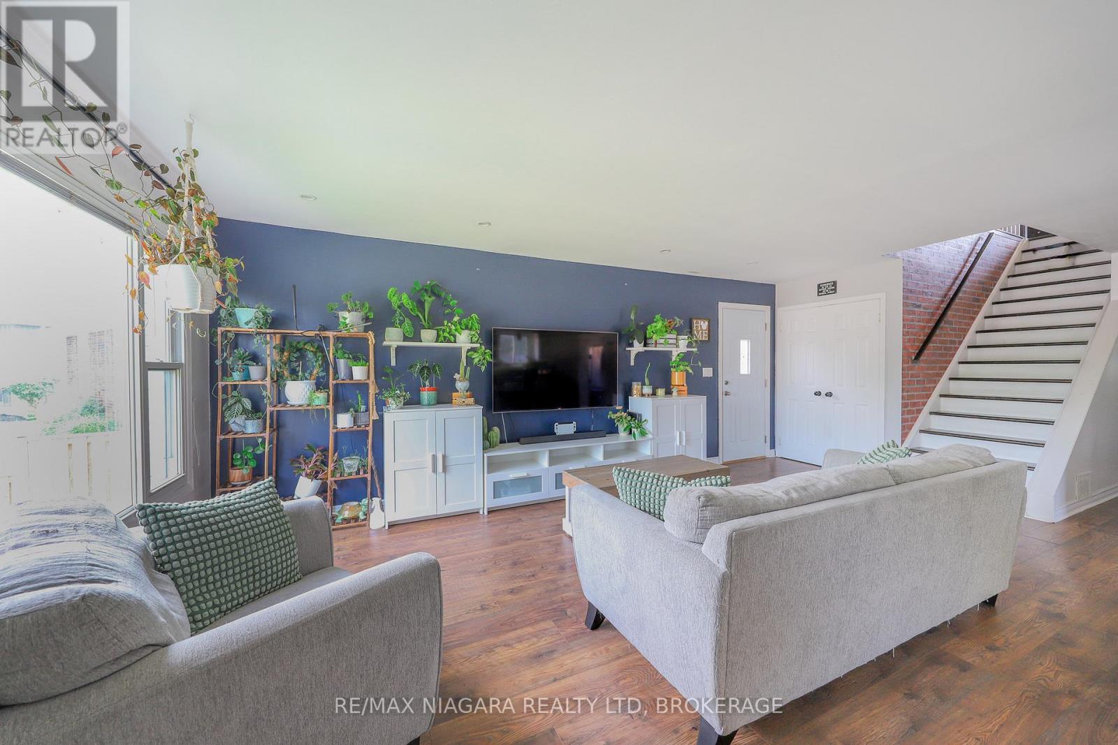 Photo 5 of 18 Roxborough Court, St Catharines ON