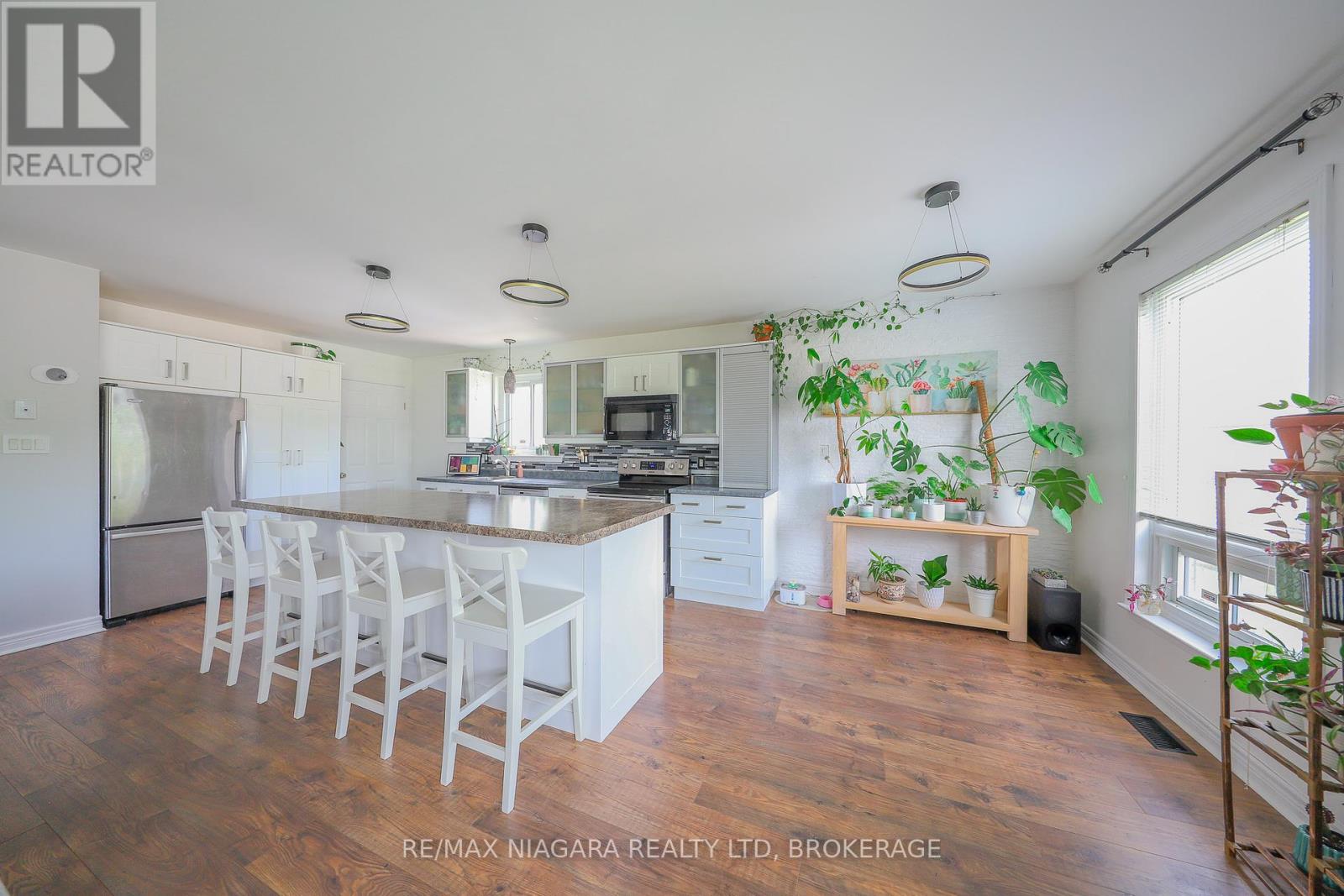 Photo 7 of 18 Roxborough Court, St Catharines ON