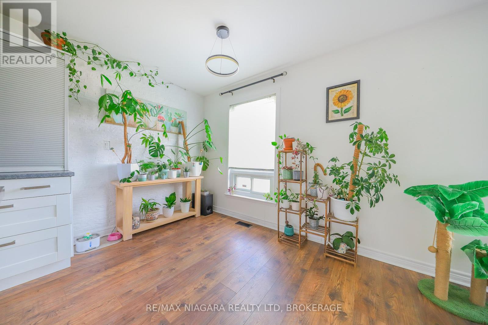 Photo 9 of 18 Roxborough Court, St Catharines ON