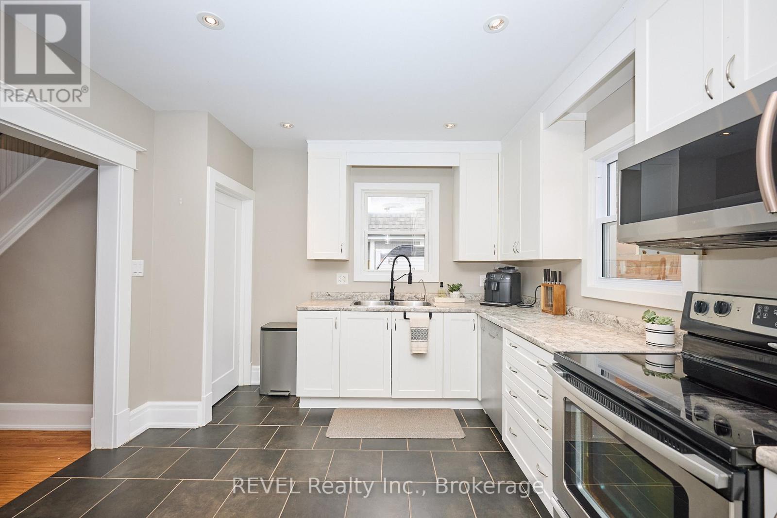 Photo 11 of 5849 Symmes Street, Niagara Falls ON