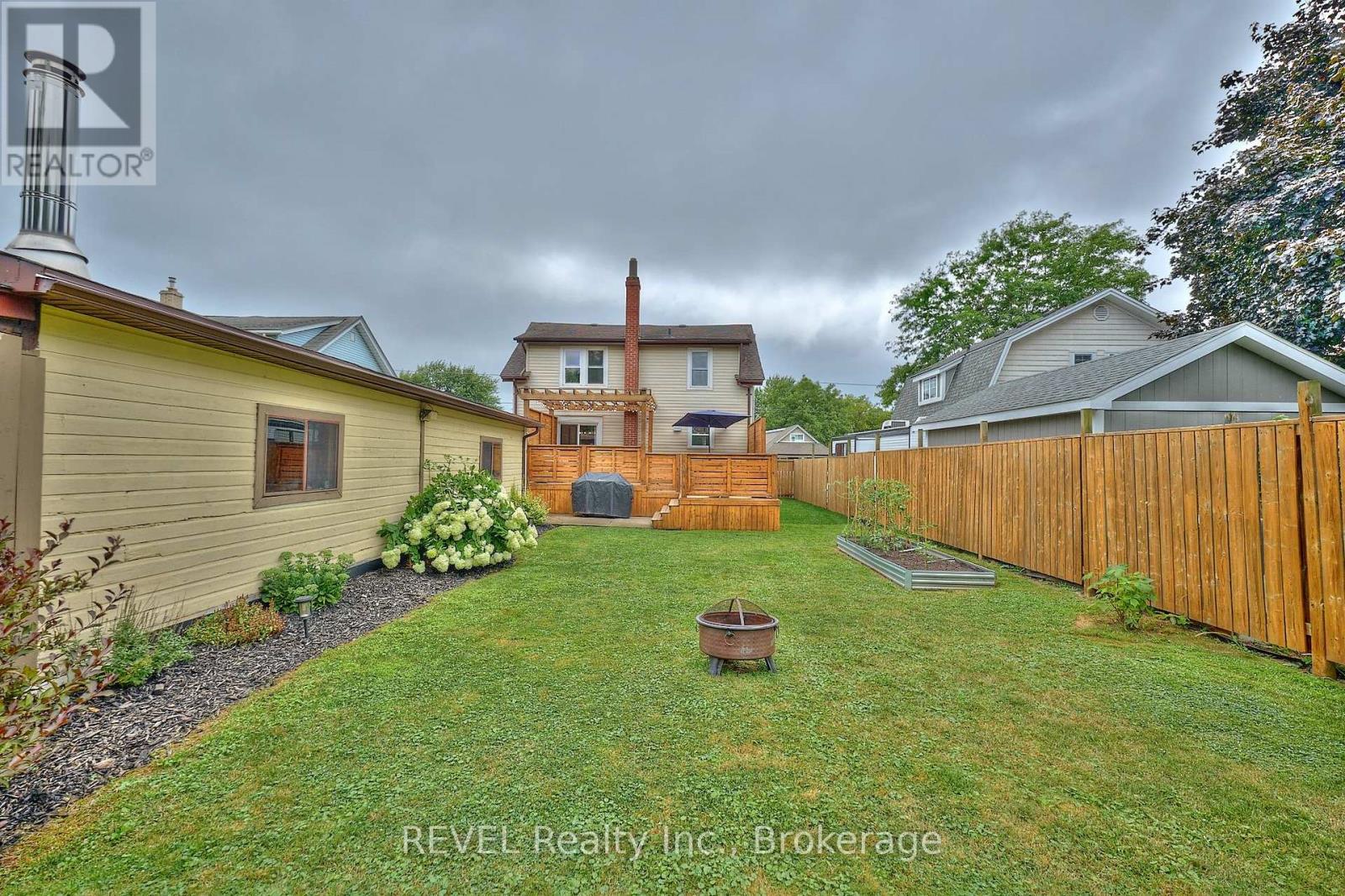 Photo 5 of 5849 Symmes Street, Niagara Falls ON
