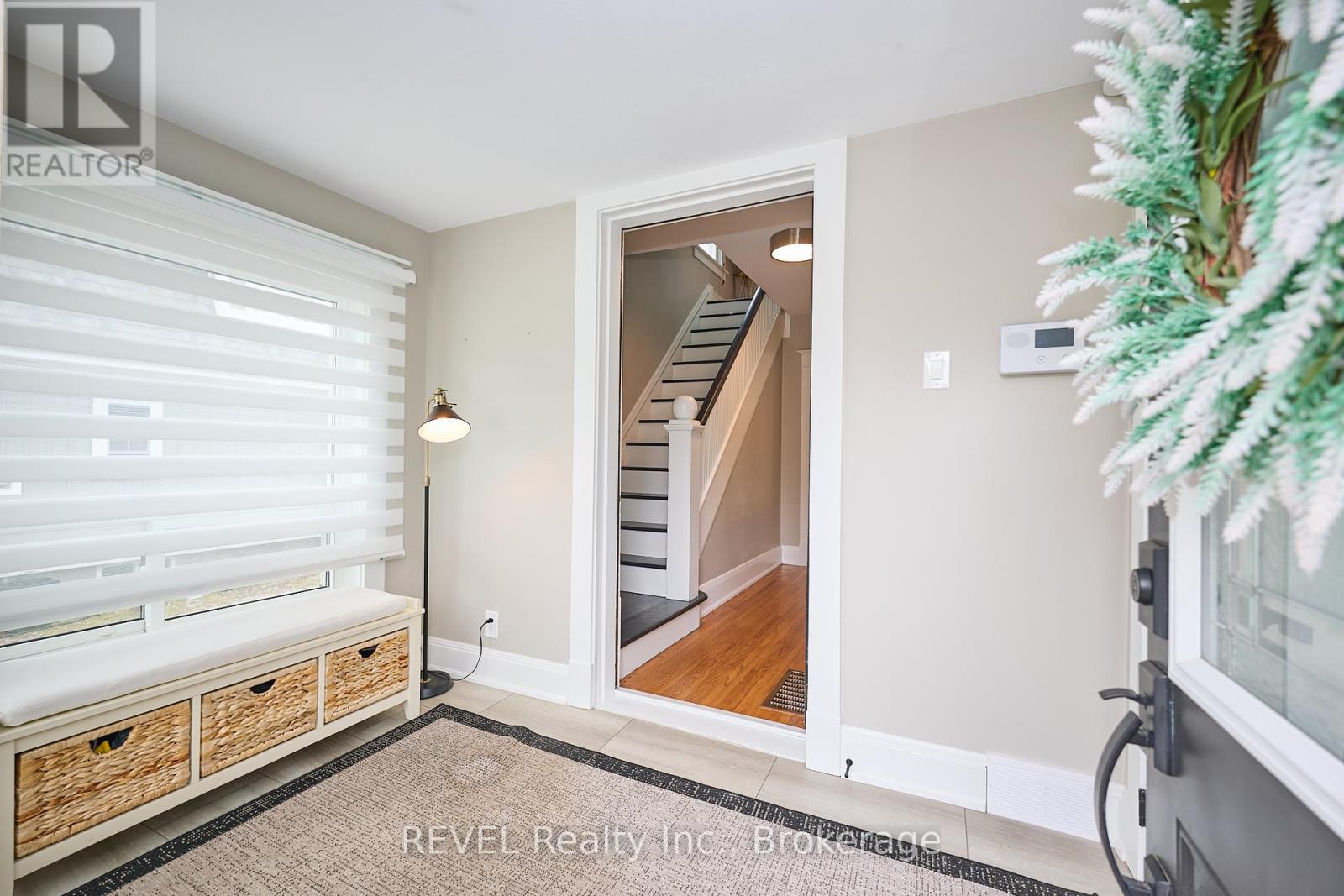 Photo 7 of 5849 Symmes Street, Niagara Falls ON