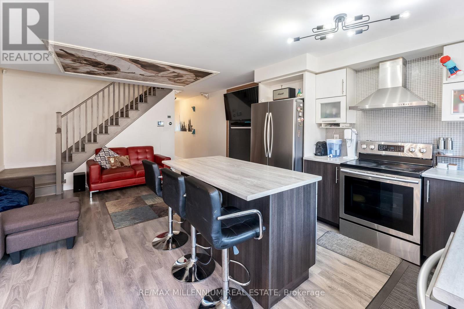 Photo 12 of 494 Queen Mary Drive, Brampton ON