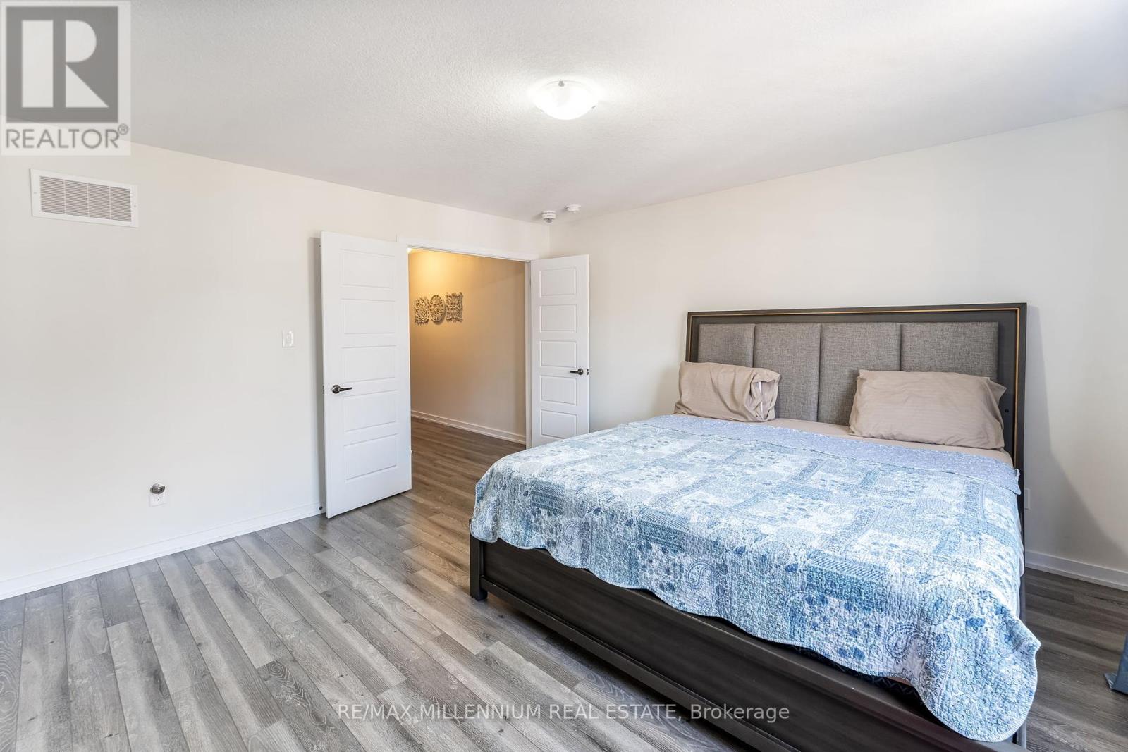Photo 23 of 494 Queen Mary Drive, Brampton ON