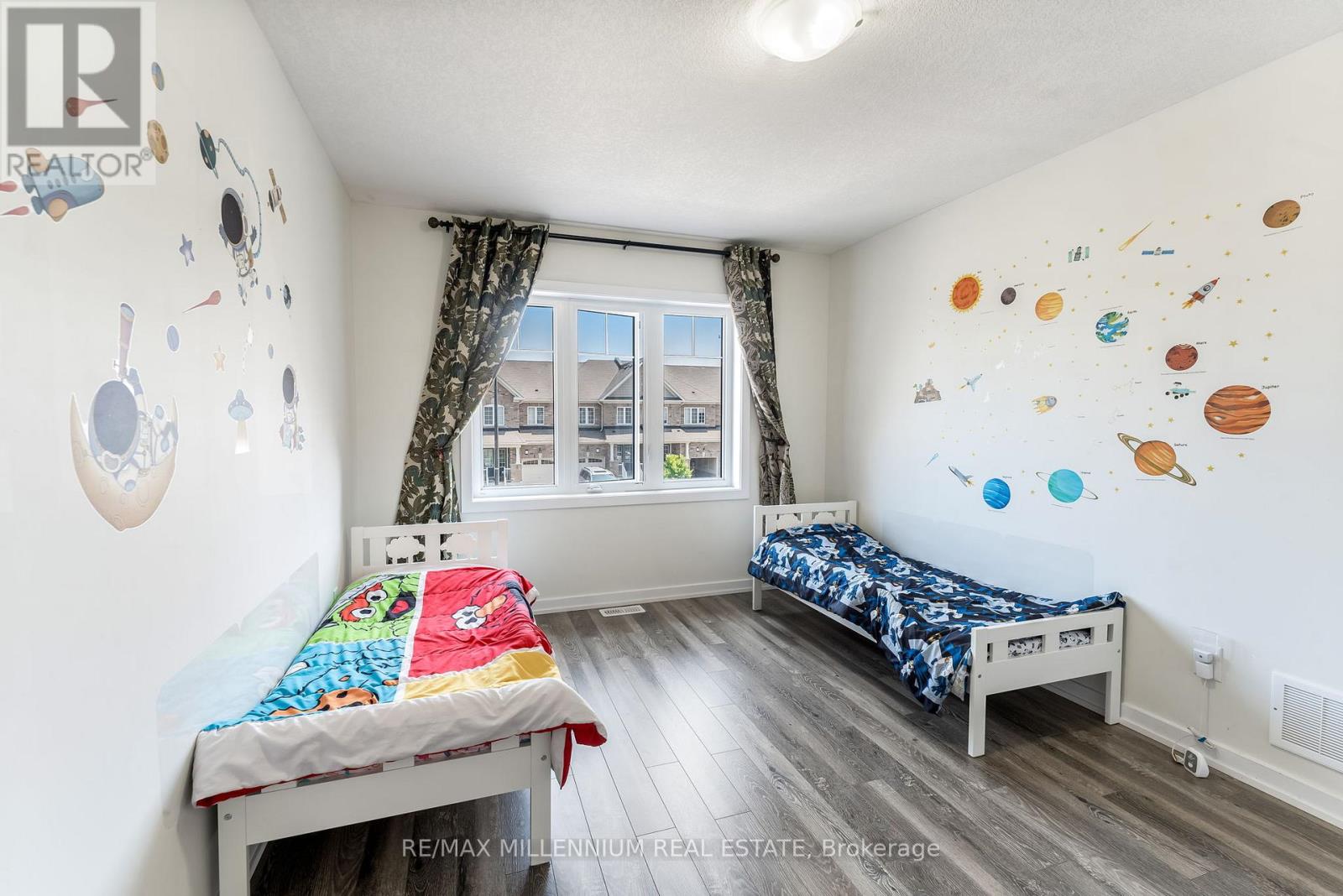 Photo 28 of 494 Queen Mary Drive, Brampton ON