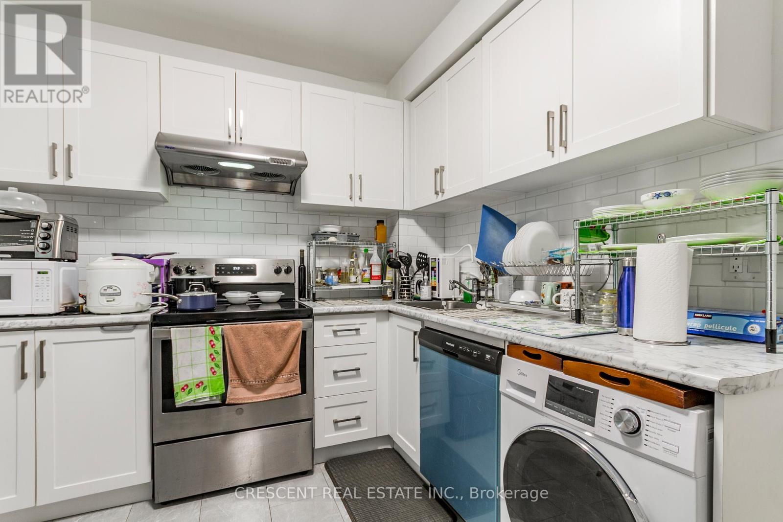 Photo 15 of Upper 1409 King Street W, Toronto ON