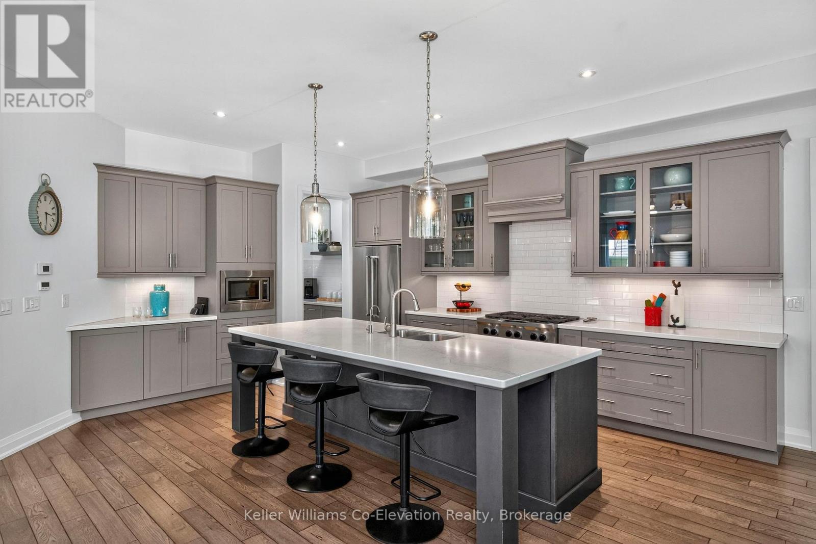 Photo 13 of 16 Ridgewood Court, Oromedonte ON