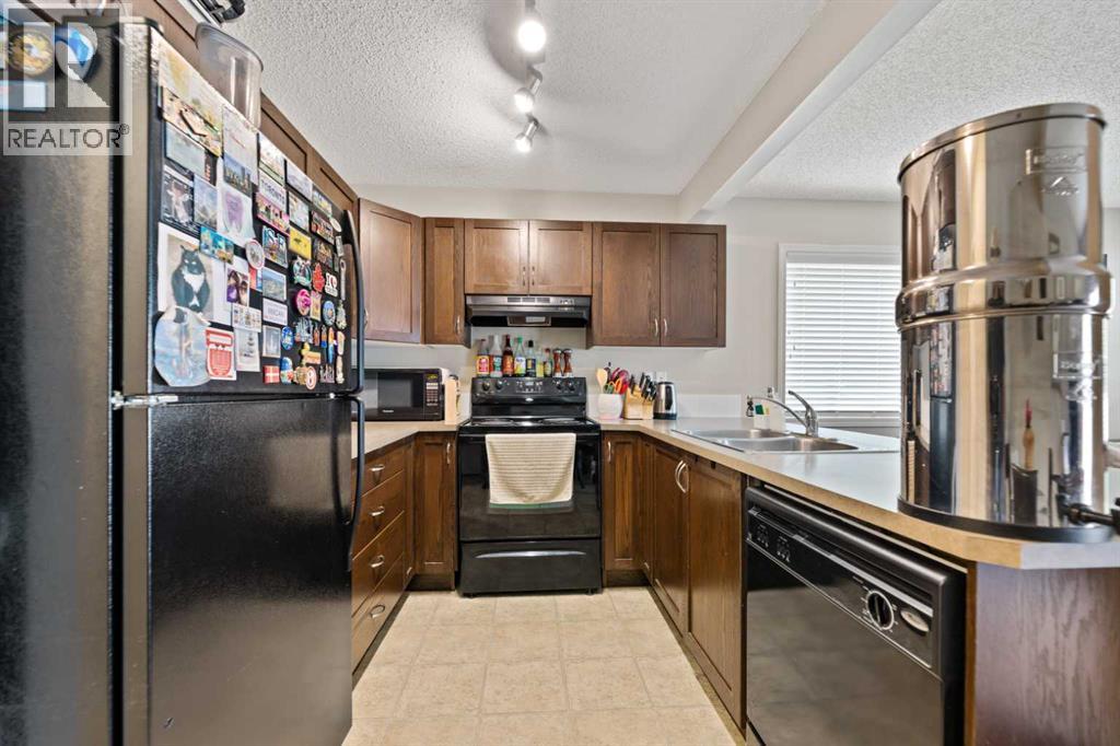 Photo 10 of 90 Panatella Villas Nw, Calgary AB