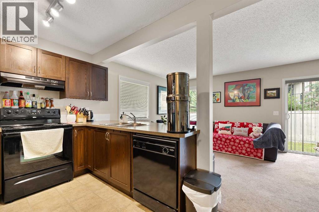 Photo 14 of 90 Panatella Villas Nw, Calgary AB