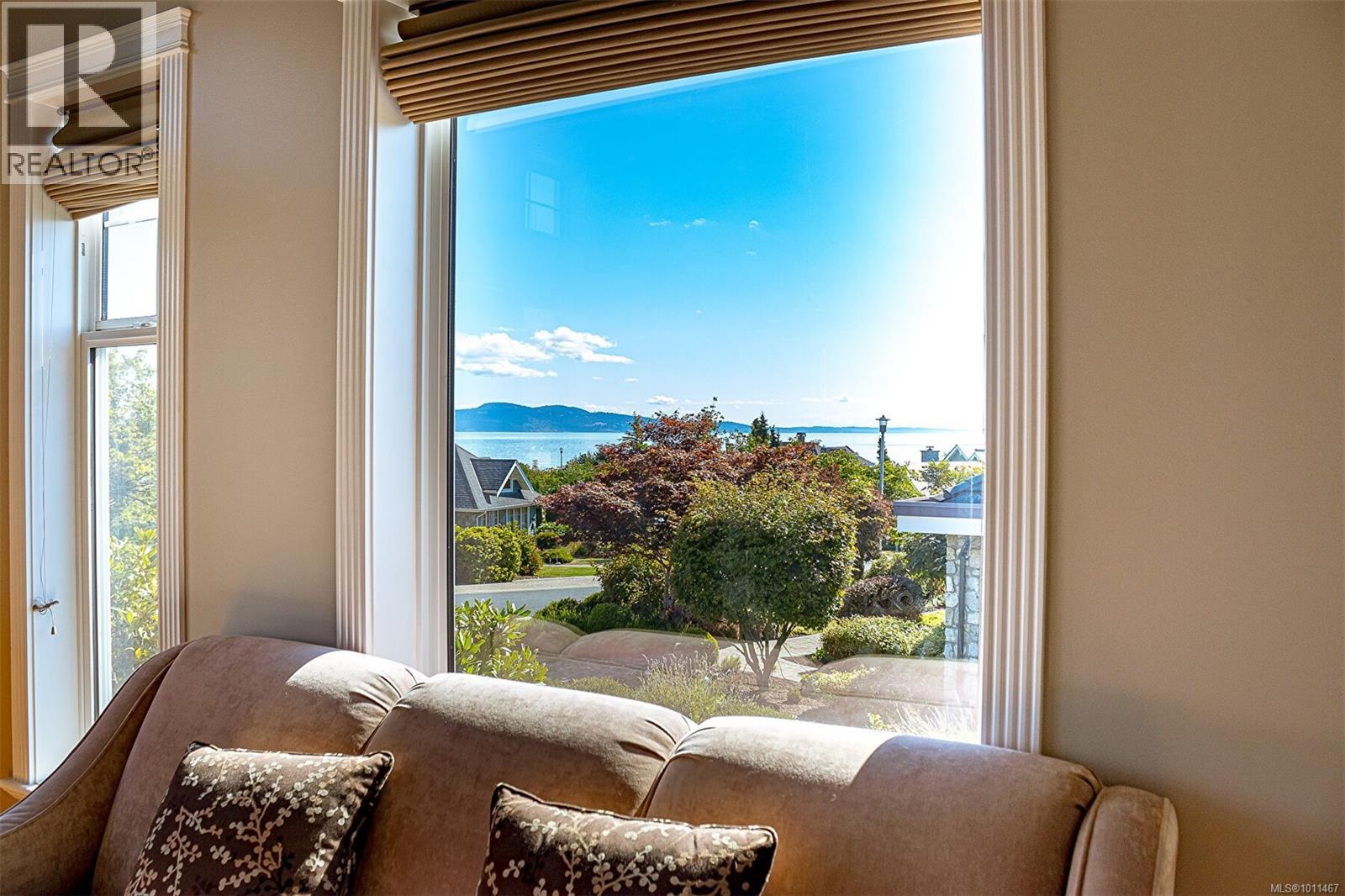 Photo 14 of 4566 Gordon Point Dr, Saanich BC