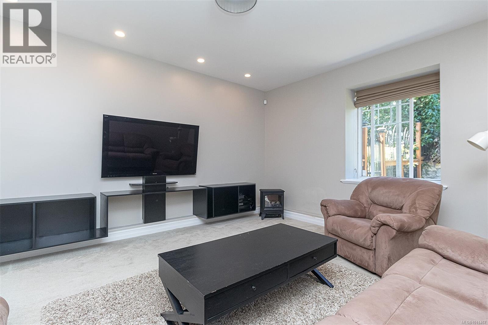 Photo 12 of 4566 Gordon Point Dr, Saanich BC