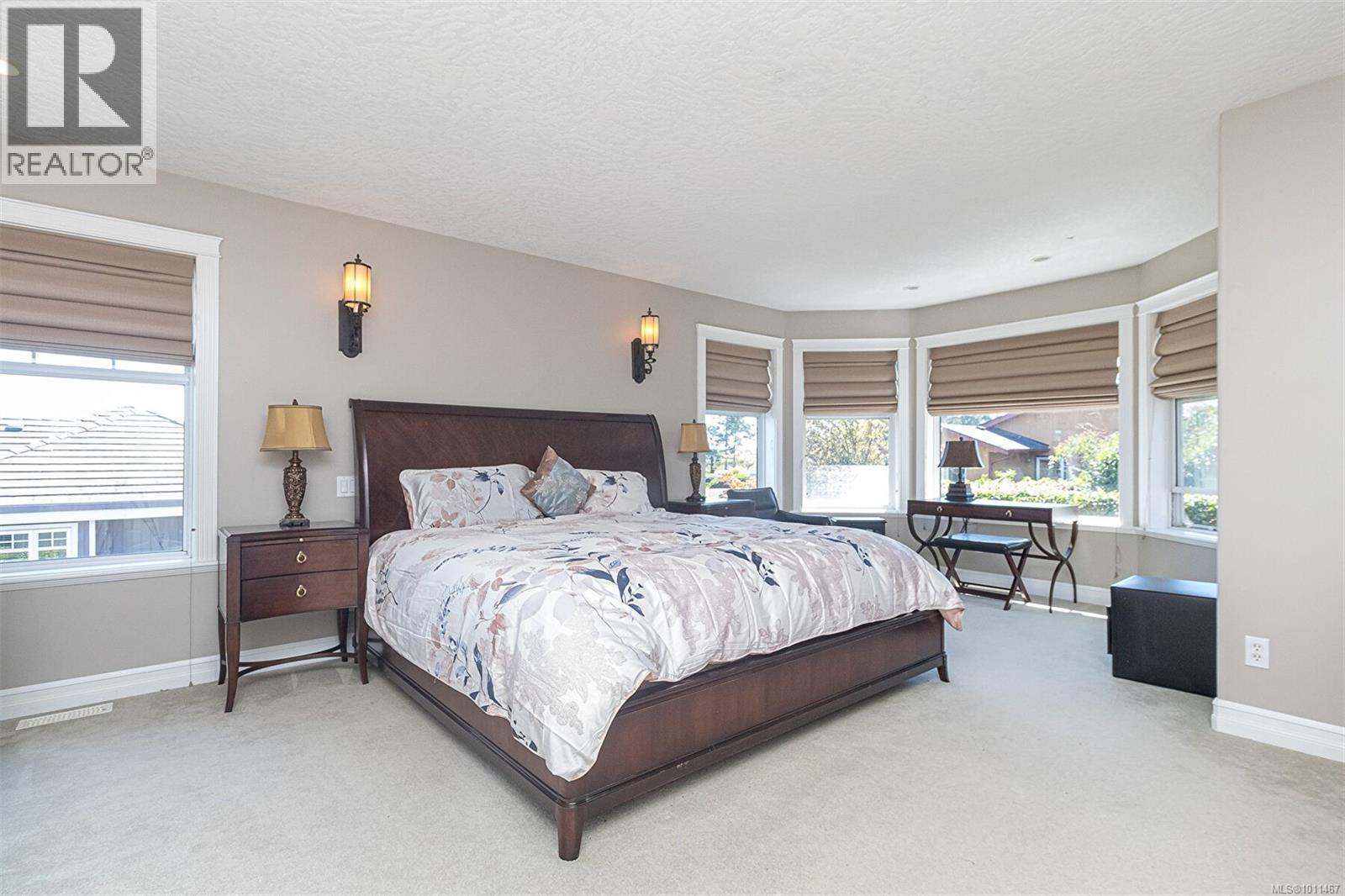 Photo 3 of 4566 Gordon Point Dr, Saanich BC