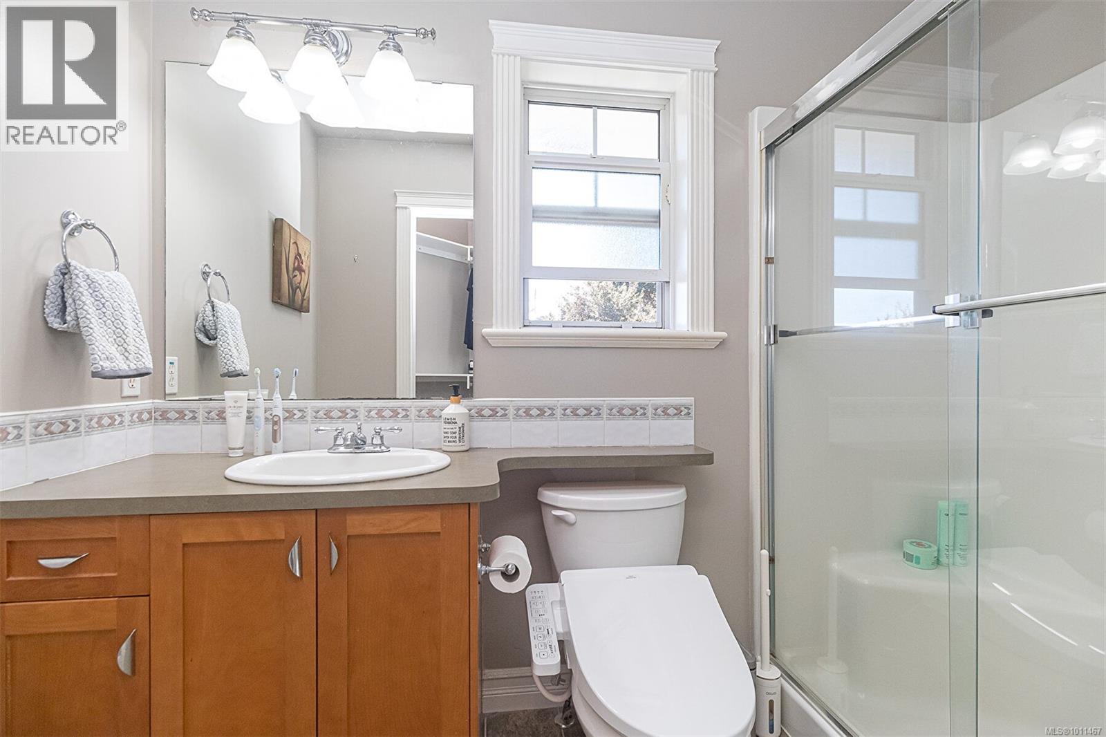 Photo 8 of 4566 Gordon Point Dr, Saanich BC