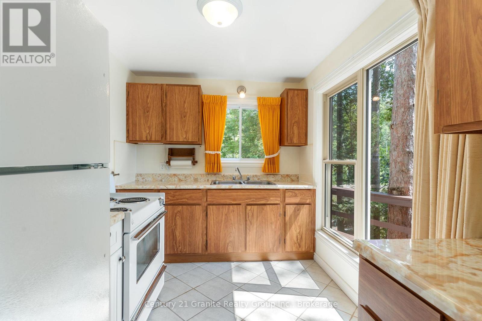 Photo 12 of 1031 Statesman Drive, Minden Hills ON