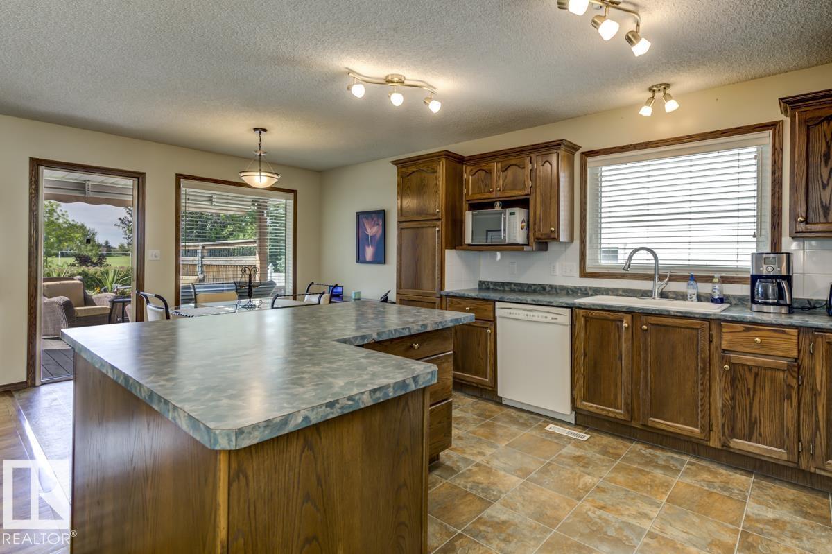 Photo 15 of 8 Regal Wy, Sherwood Park AB