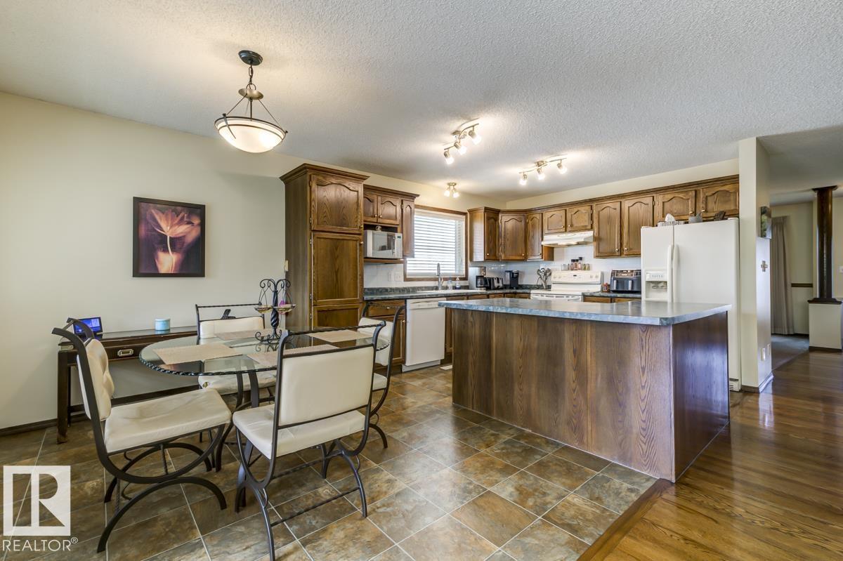 Photo 4 of 8 Regal Wy, Sherwood Park AB