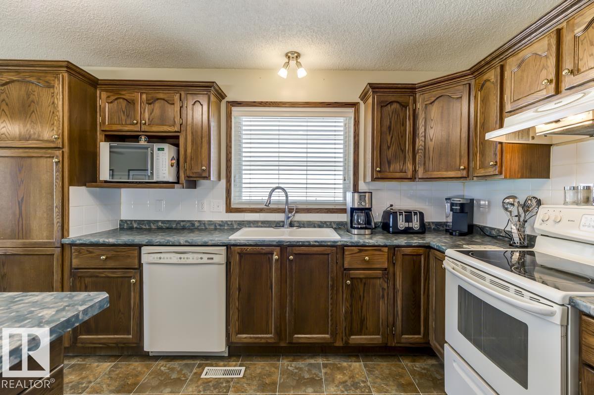 Photo 40 of 8 Regal Wy, Sherwood Park AB
