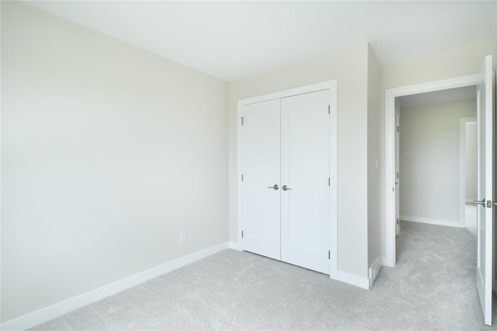 Photo 16 of 225 Kingshead Road, Niverville MB