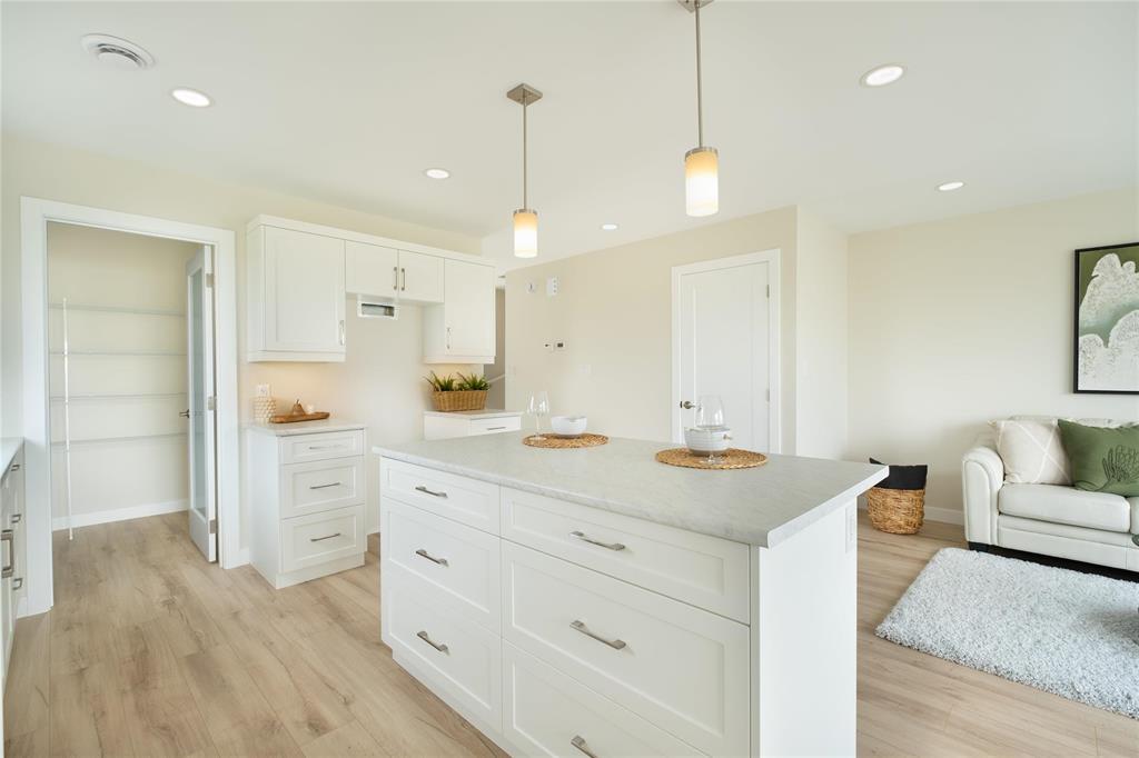 Photo 9 of 225 Kingshead Road, Niverville MB