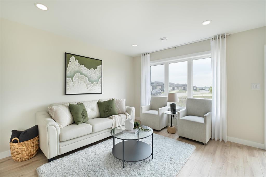Photo 10 of 225 Kingshead Road, Niverville MB