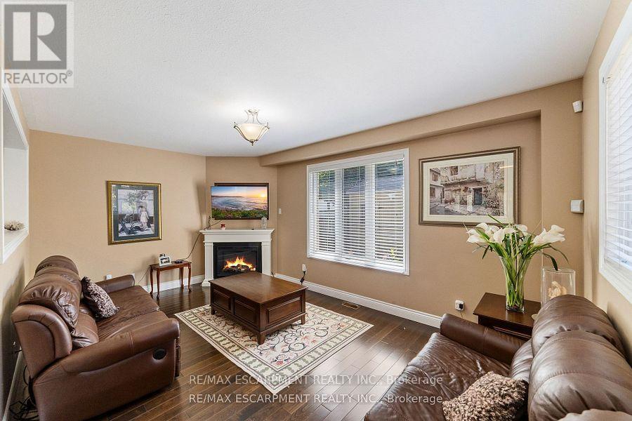 Photo 21 of 82 Griffith Drive, Grimsby ON