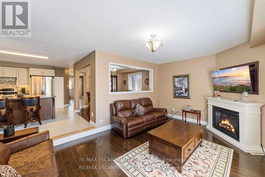 Photo 12 of 82 Griffith Drive, Grimsby ON