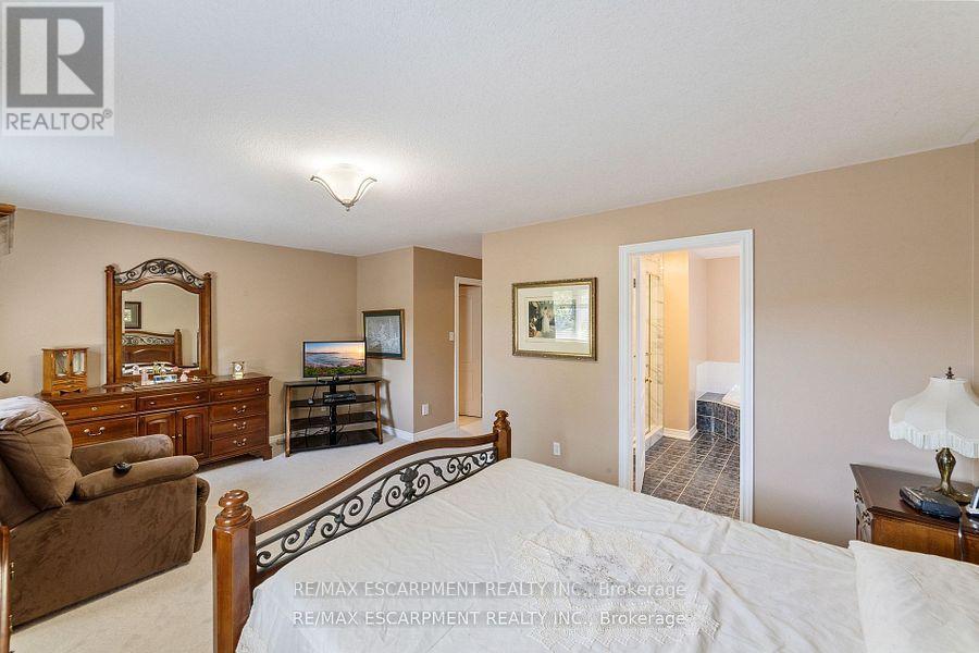 Photo 24 of 82 Griffith Drive, Grimsby ON