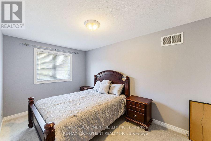 Photo 25 of 82 Griffith Drive, Grimsby ON