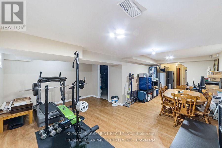 Photo 3 of 82 Griffith Drive, Grimsby ON