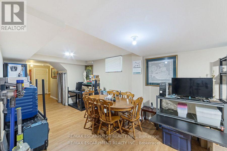 Photo 23 of 82 Griffith Drive, Grimsby ON