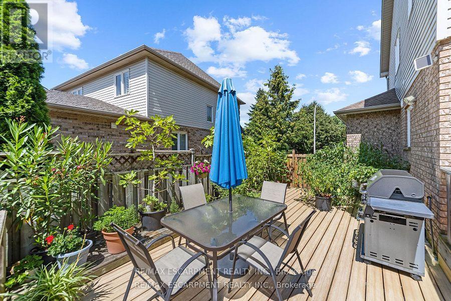 Photo 2 of 82 Griffith Drive, Grimsby ON