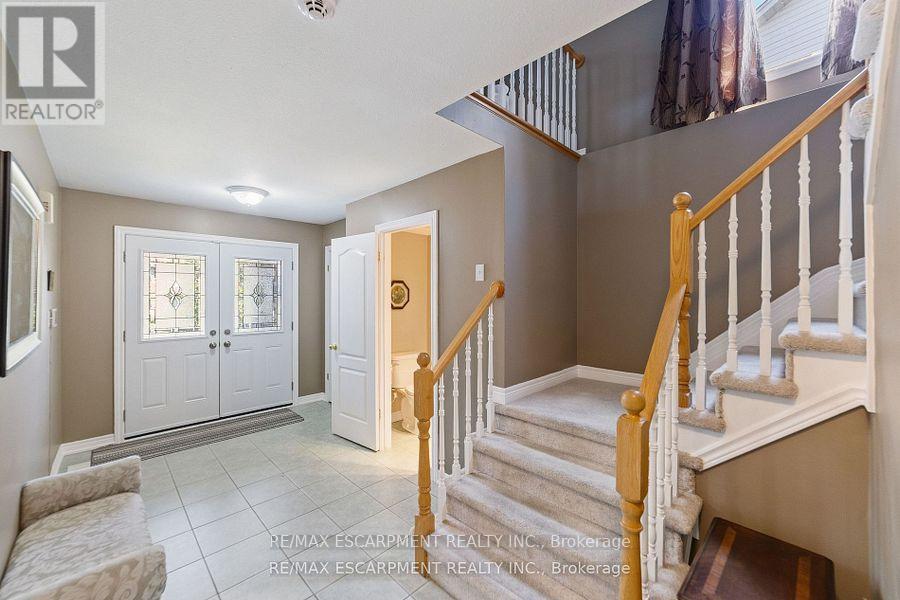 Photo 14 of 82 Griffith Drive, Grimsby ON