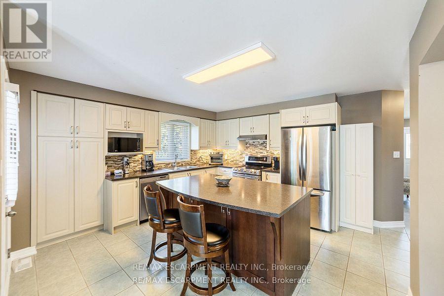 Photo 19 of 82 Griffith Drive, Grimsby ON