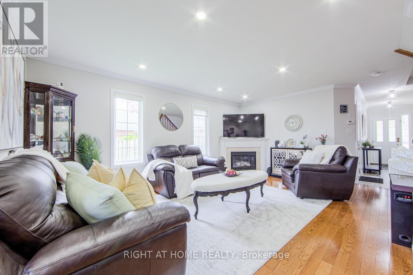 Single Family House for Sale in    SOUTHSIDE PLACE Hamilton (Mountview) 