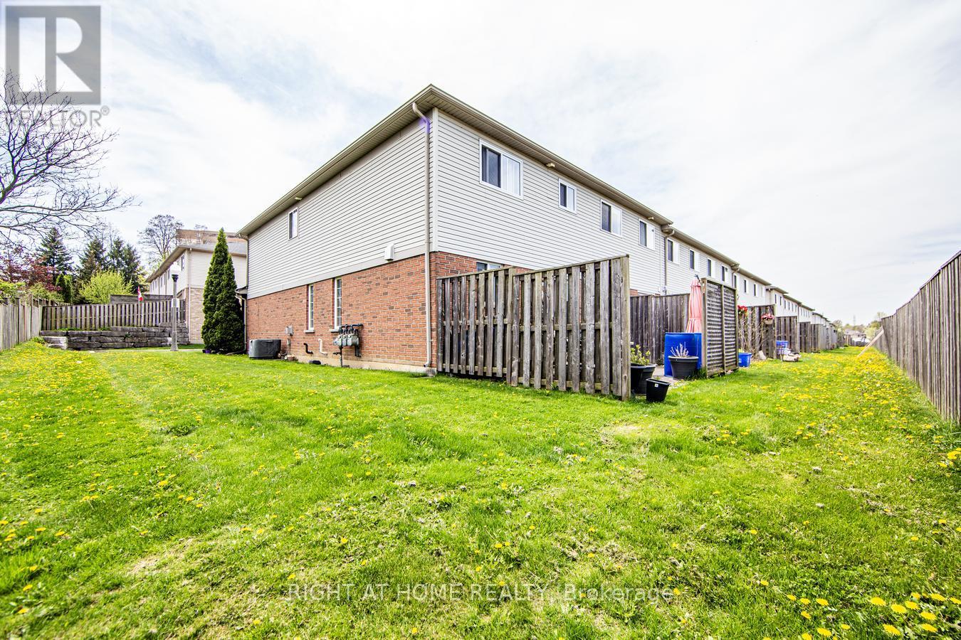 27 - 7 SOUTHSIDE PLACE, Hamilton (Mountview), Ontario