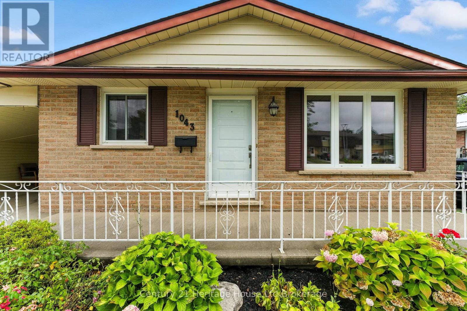 Photo 1 of 1043 Canfield Crescent, Woodstock ON