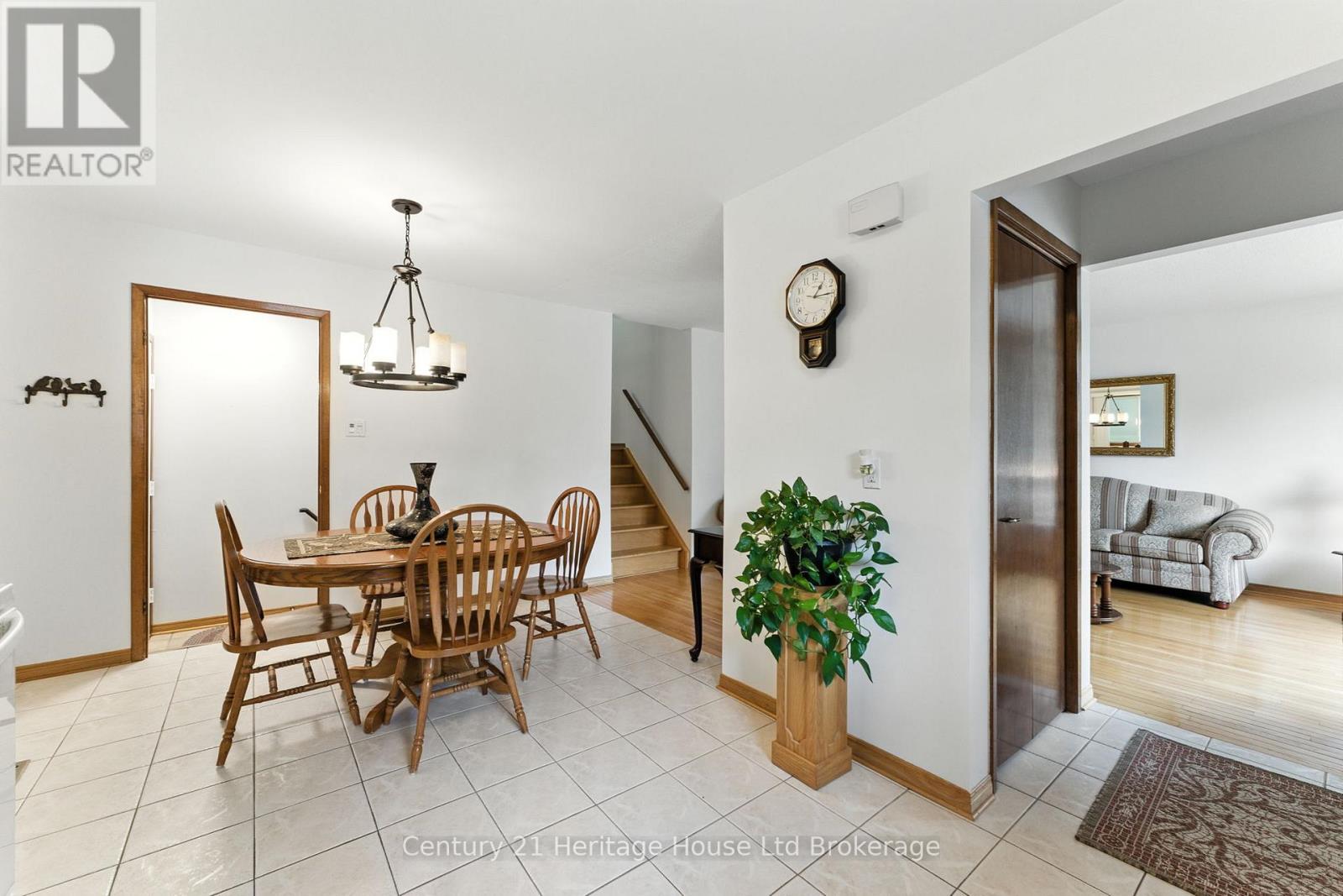 Photo 10 of 1043 Canfield Crescent, Woodstock ON