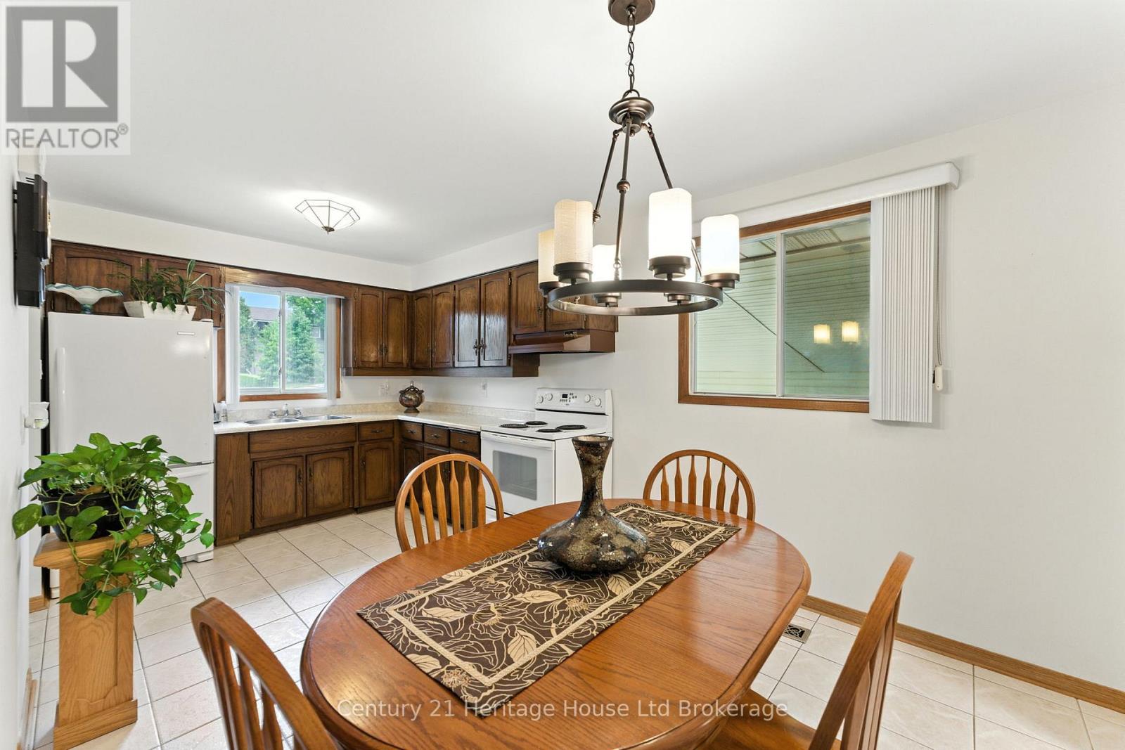 Photo 12 of 1043 Canfield Crescent, Woodstock ON