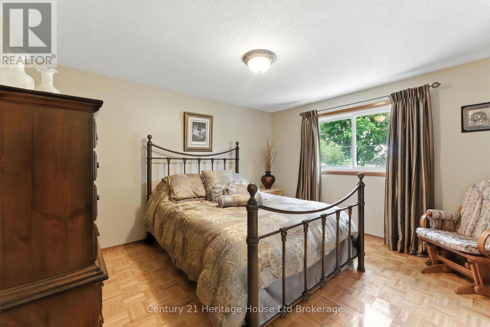 Photo 21 of 1043 Canfield Crescent, Woodstock ON