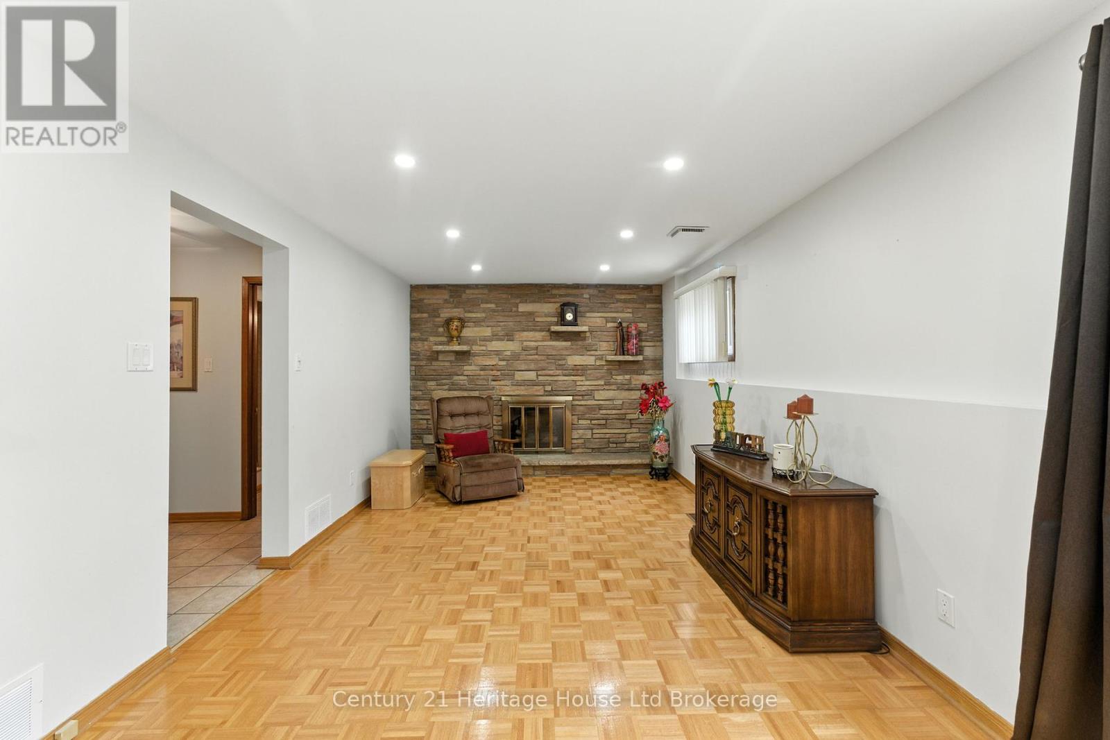 Photo 23 of 1043 Canfield Crescent, Woodstock ON