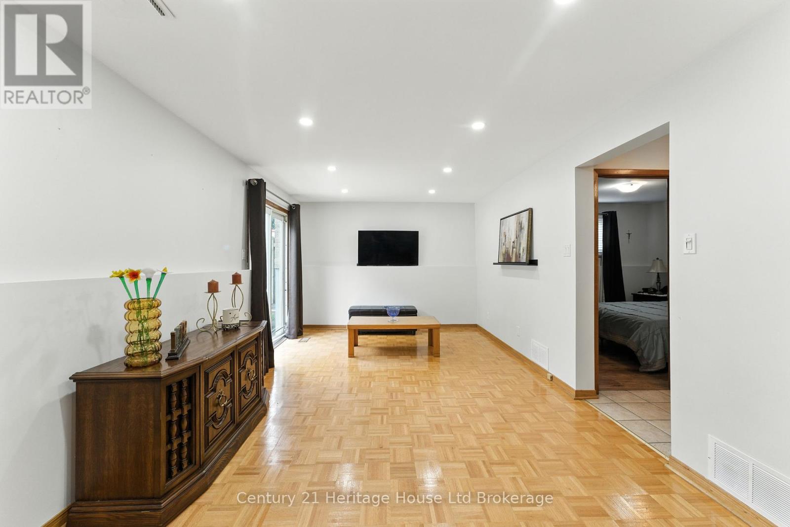 Photo 25 of 1043 Canfield Crescent, Woodstock ON