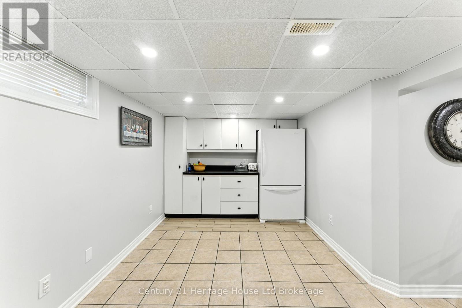 Photo 34 of 1043 Canfield Crescent, Woodstock ON