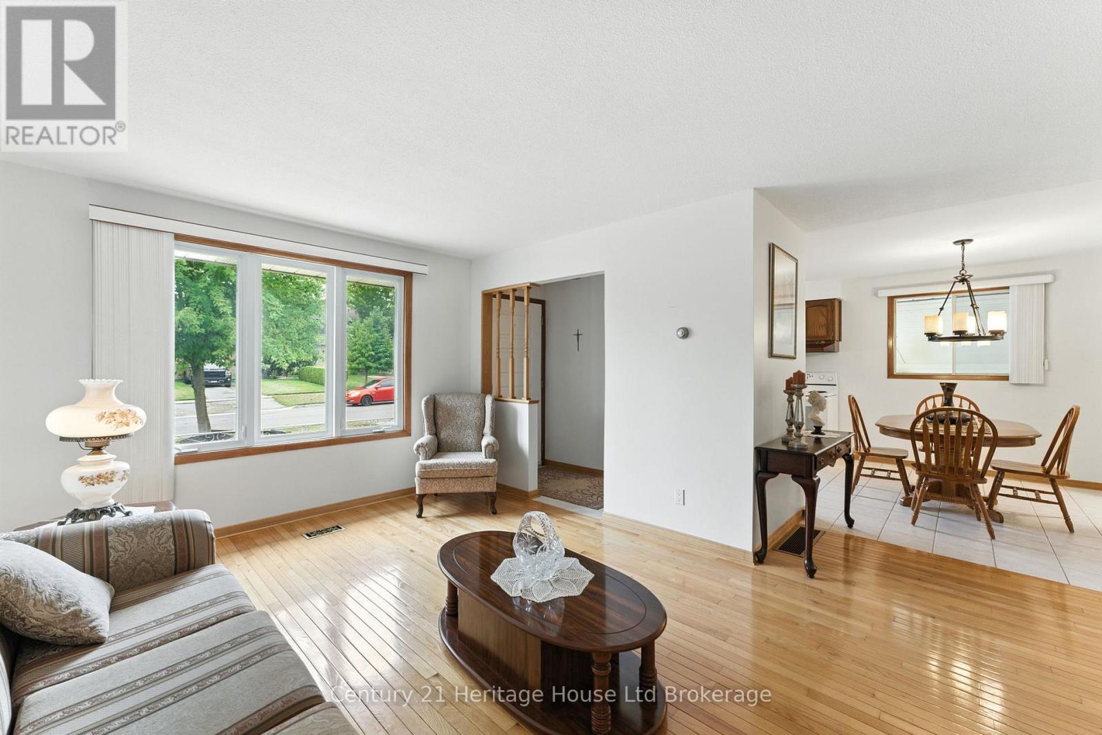 Photo 6 of 1043 Canfield Crescent, Woodstock ON
