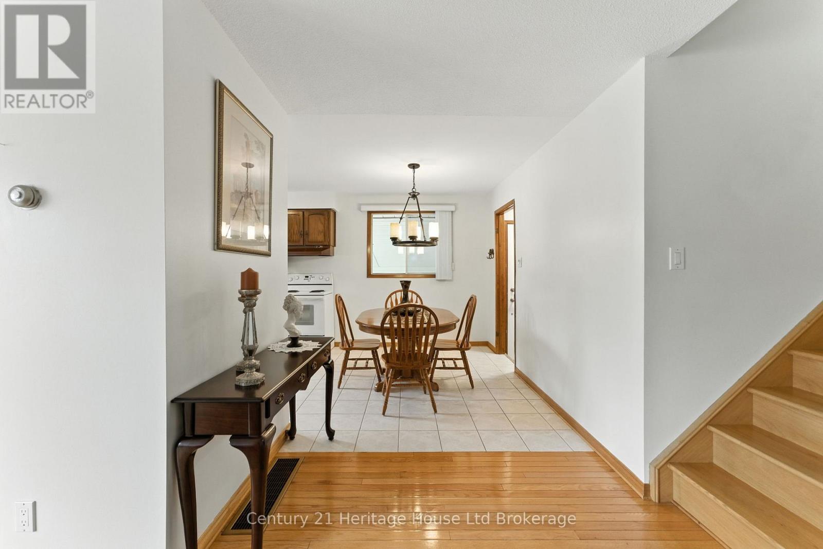 Photo 9 of 1043 Canfield Crescent, Woodstock ON
