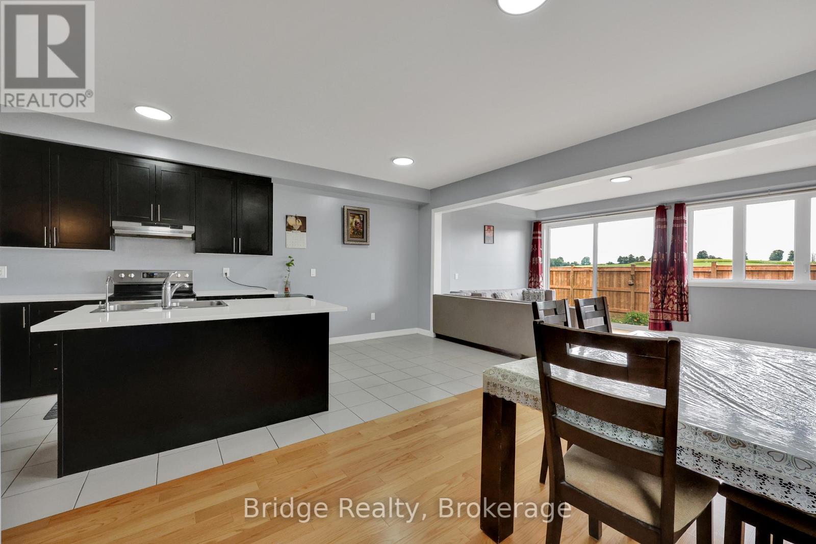Photo 12 of 898 Sobeski Avenue, Woodstock ON