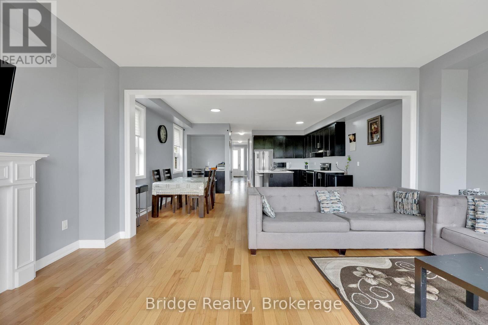 Photo 17 of 898 Sobeski Avenue, Woodstock ON